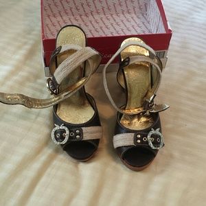 Super cute Apple Bottom sandals...gorgeous heel!